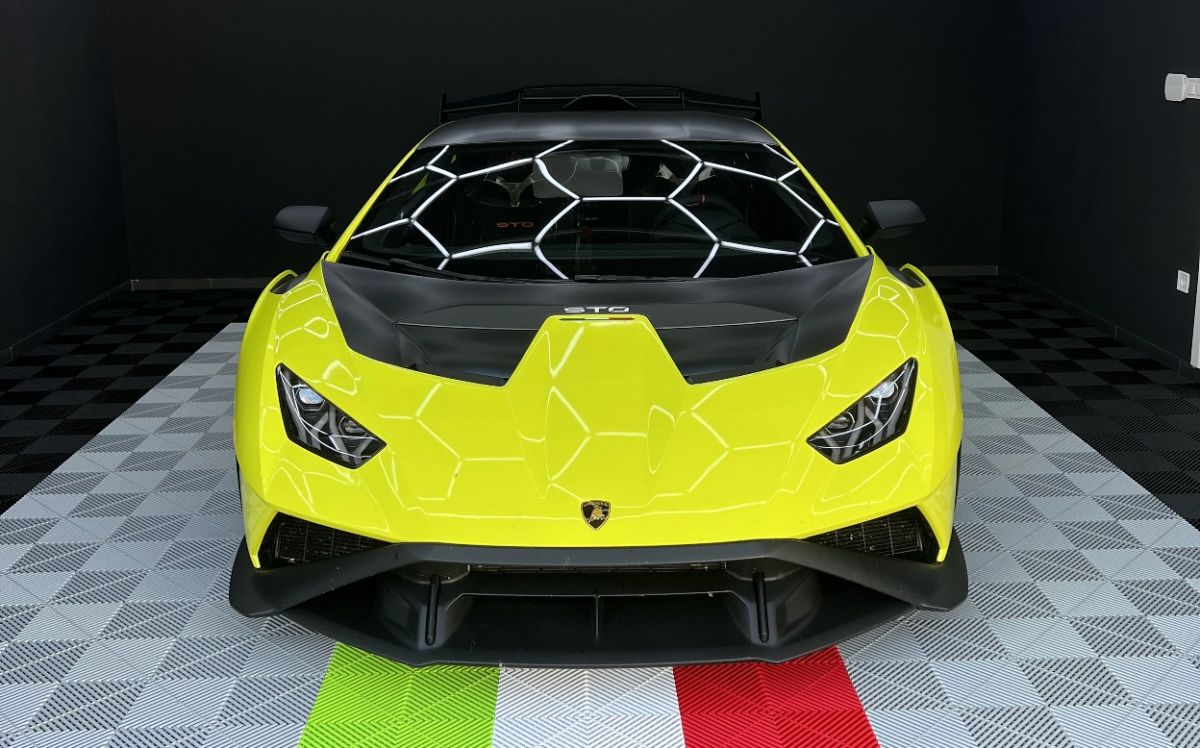 Lamborghini moduláris padló